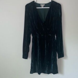Green velvet dress long sleeve size 6 NEW